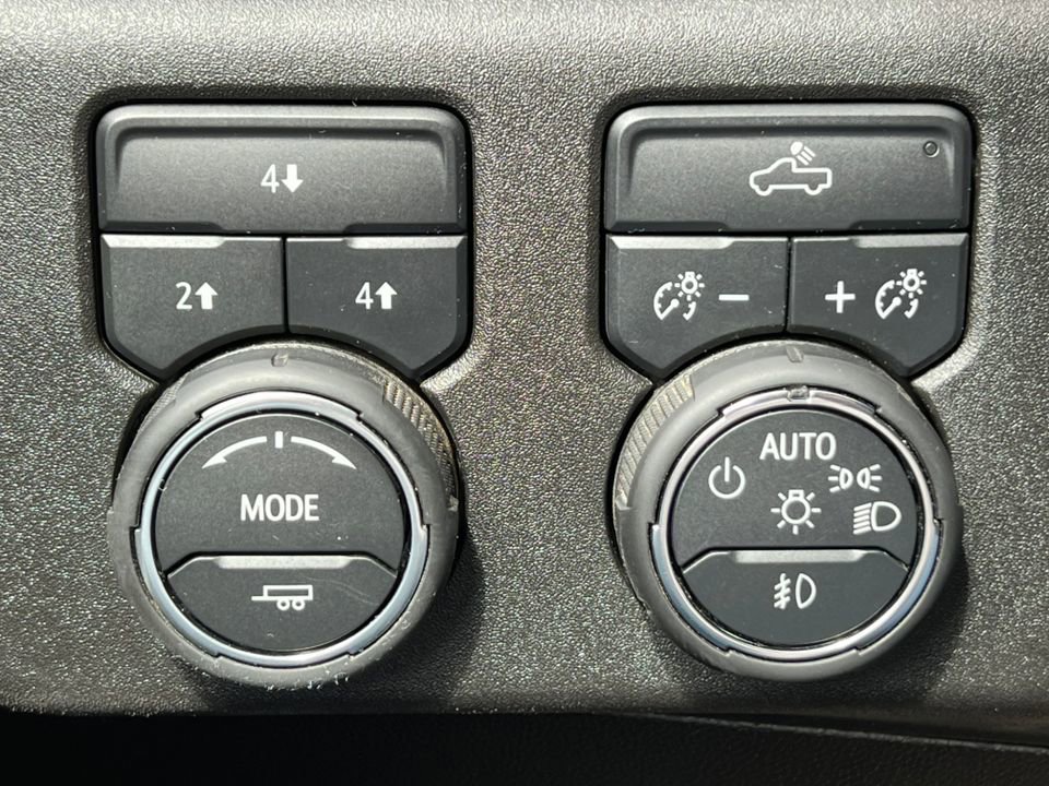 Used 2025 Chevrolet Silverado 2500 LT w/ Convenience Package AWD/4WD image 19