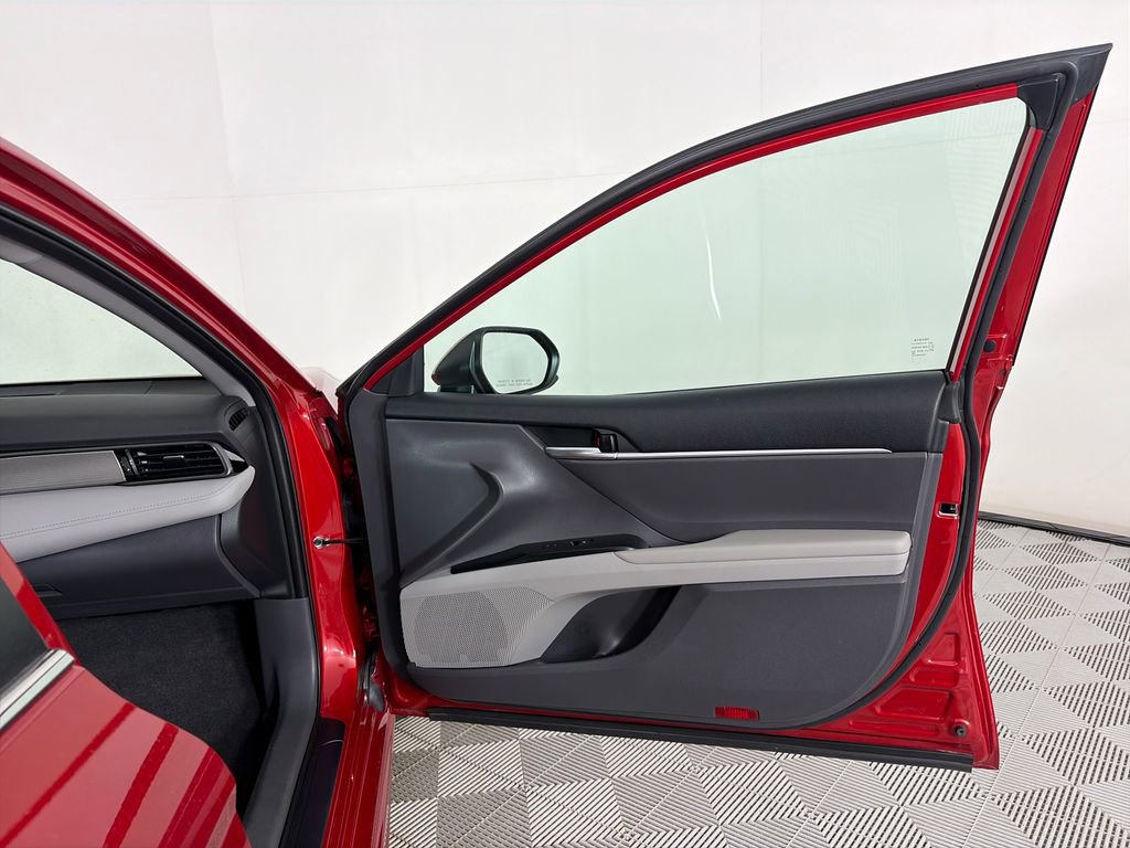Used 2020 Toyota Camry SE w/ Carpet Mat Package FWD image 30
