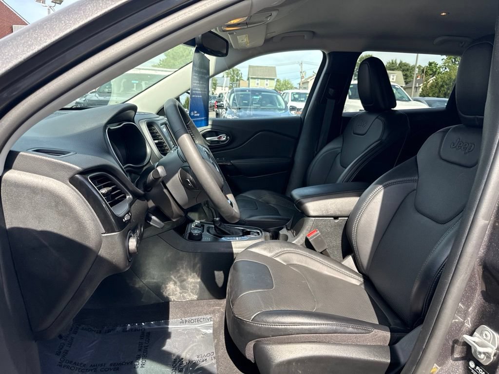 Used 2023 Jeep Cherokee Altitude Lux w/ Mopar Interior Package AWD/4WD image 15