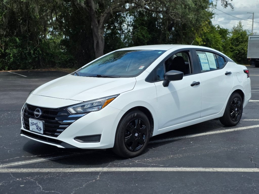 Used 2025 Nissan Versa S FWD image 11