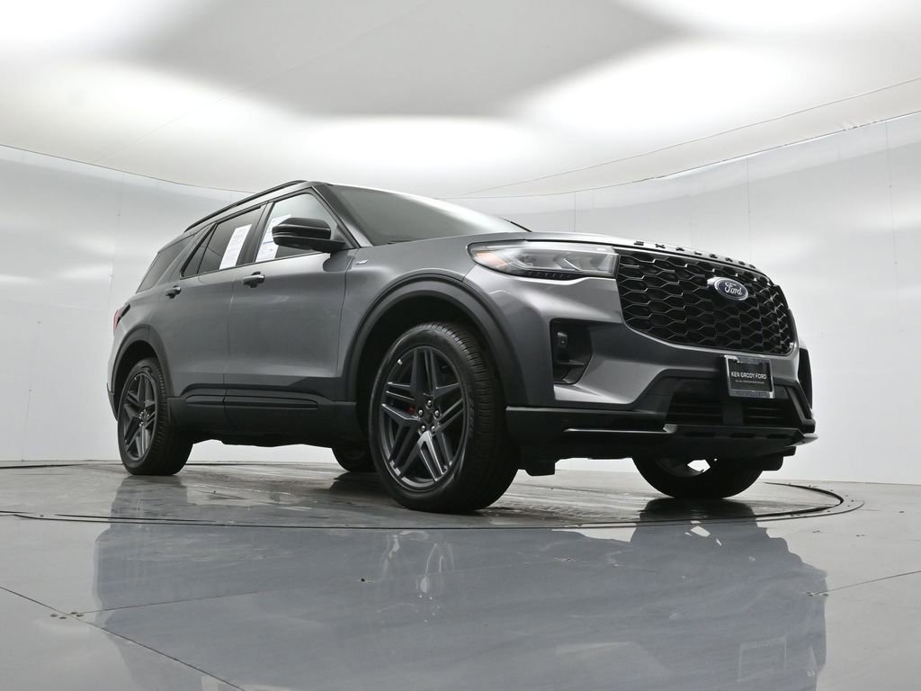 Certified 2025 Ford Explorer ST-Line w/ ST-Line Street Pack image 5