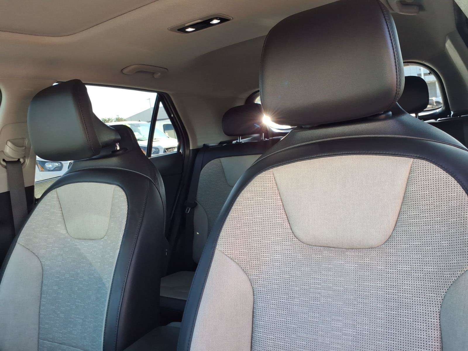 Used 2023 Kia Niro SX Touring FWD image 14