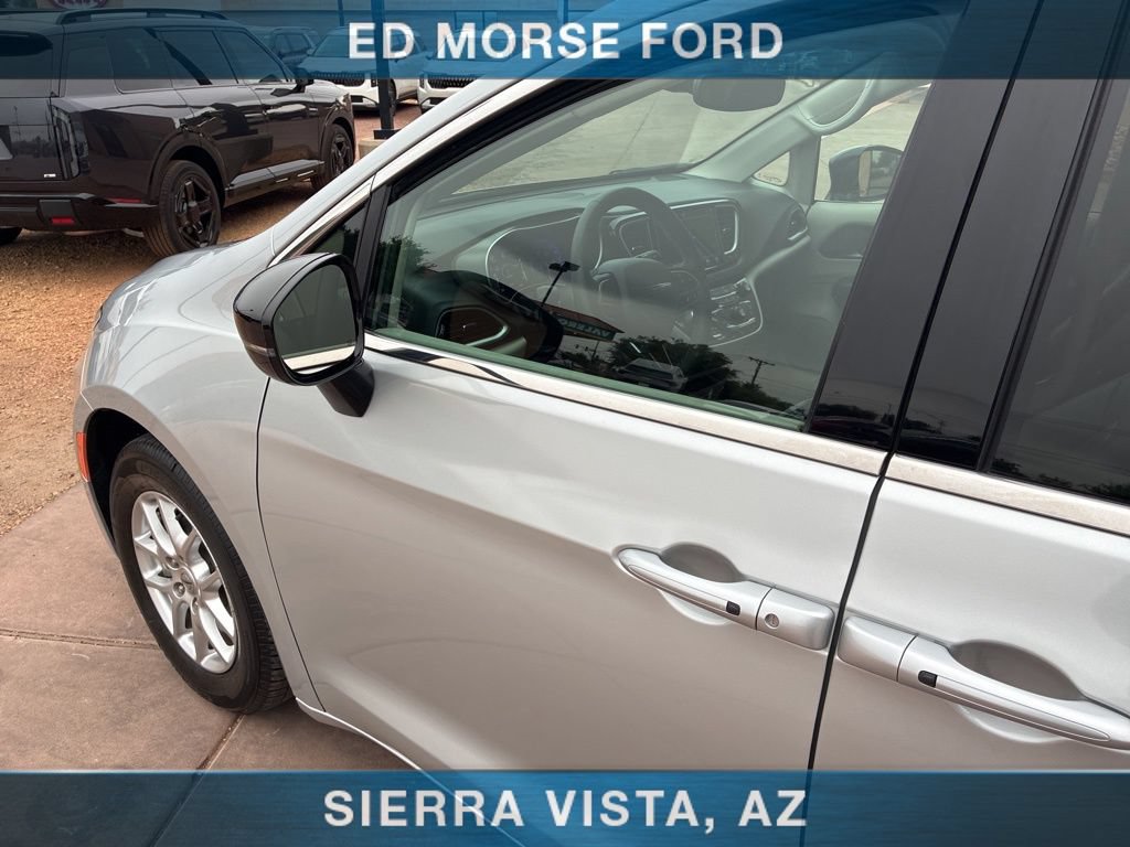 Used 2024 Chrysler Pacifica Touring-L FWD image 24