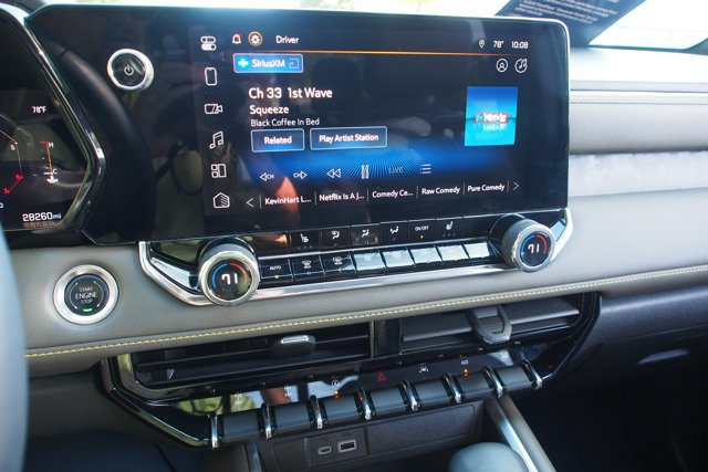 Used 2024 Chevrolet Colorado ZR2 w/ Technology Package AWD/4WD image 25