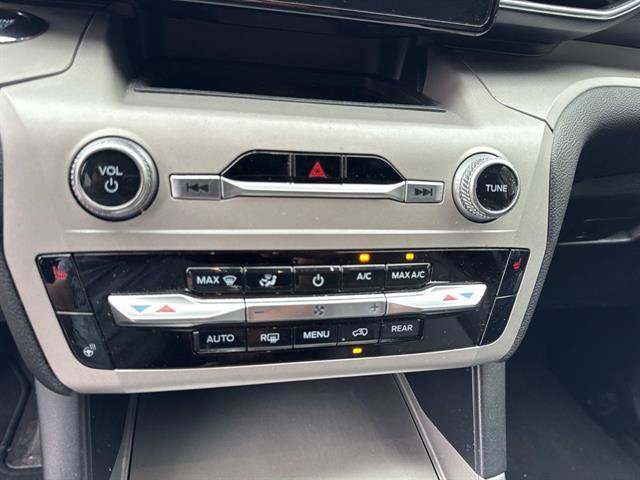 Certified 2023 Ford Explorer XLT w/ Equipment Group 202A AWD/4WD image 37