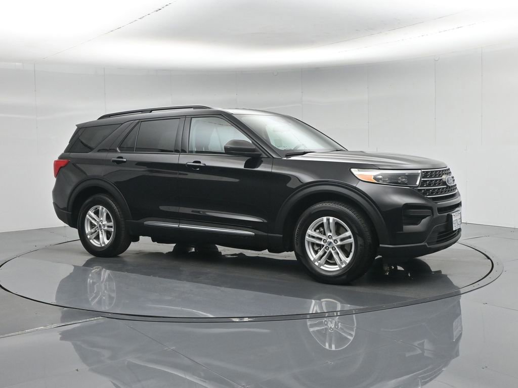Certified 2022 Ford Explorer XLT image 2