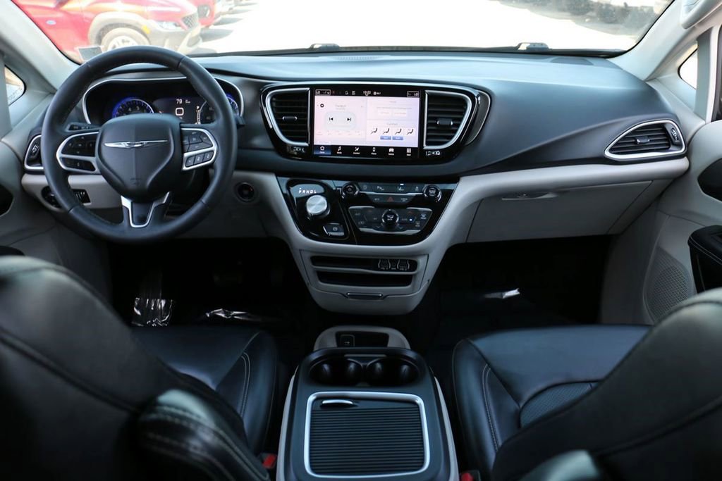 Used 2023 Chrysler Pacifica Touring-L FWD image 24