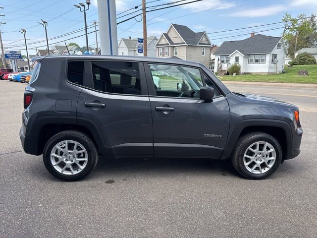 Used 2023 Jeep Renegade Latitude AWD/4WD image 5