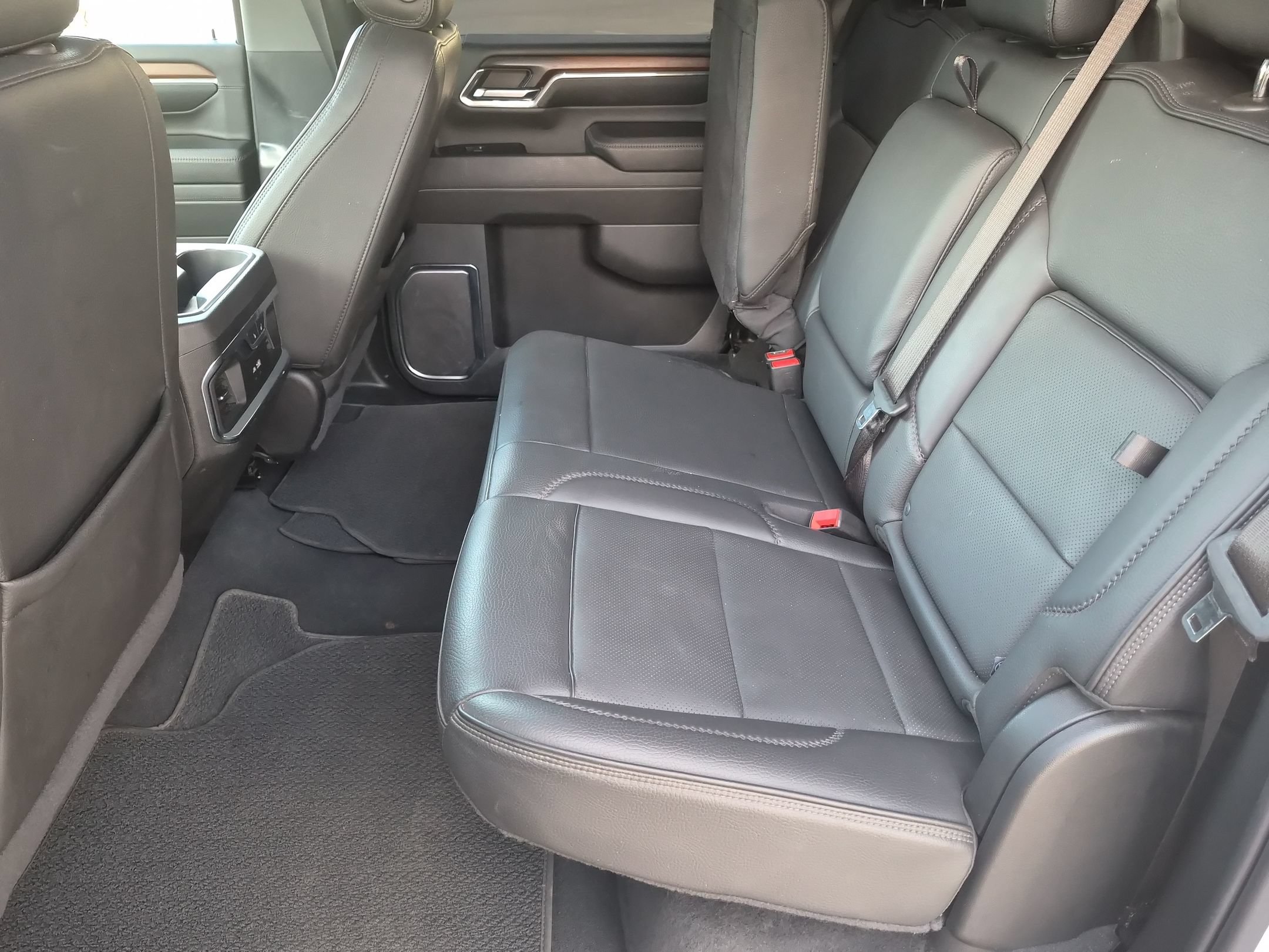 Used 2024 GMC Sierra 2500 Denali w/ Technology Package AWD/4WD image 30
