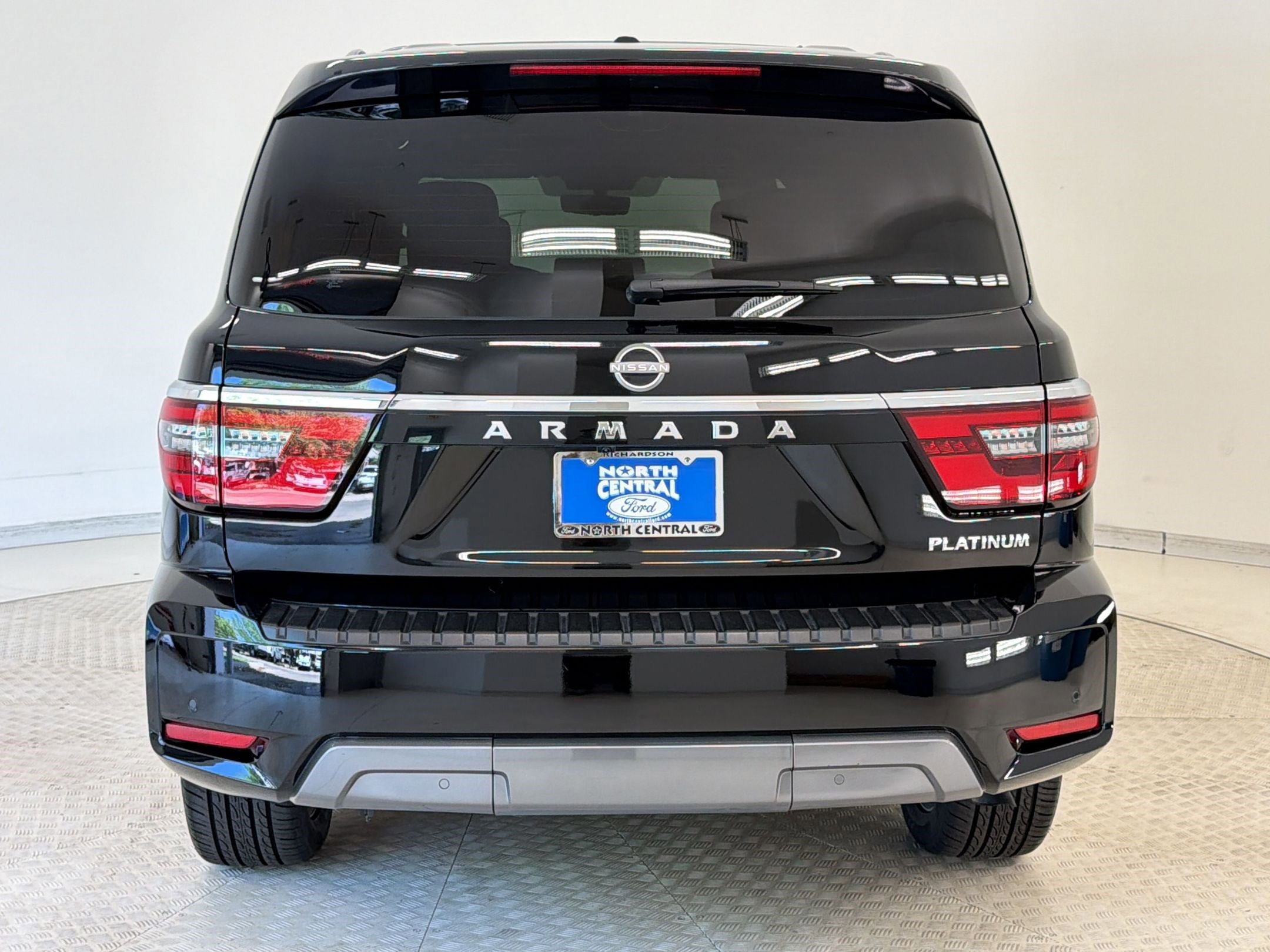 Used 2023 Nissan Armada Platinum w/ Captain's Chairs Package image 4