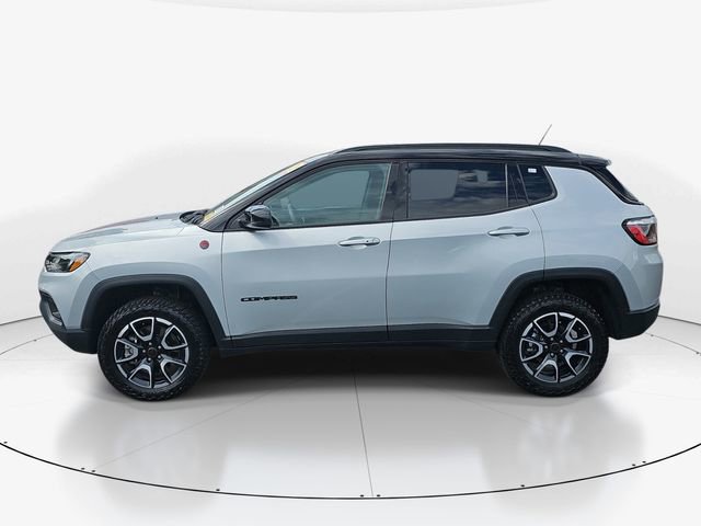 Used 2025 Jeep Compass Trailhawk AWD/4WD image 7