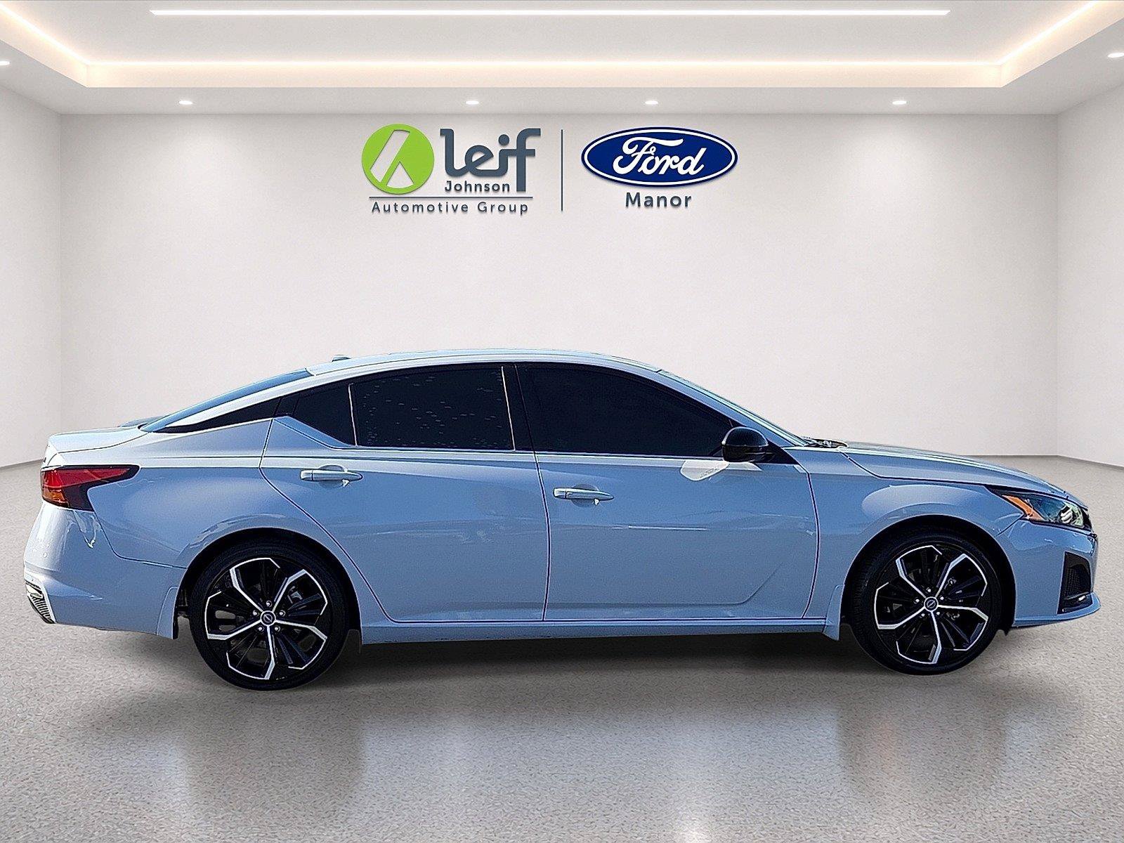 Used 2023 Nissan Altima 2.5 SR FWD image 8