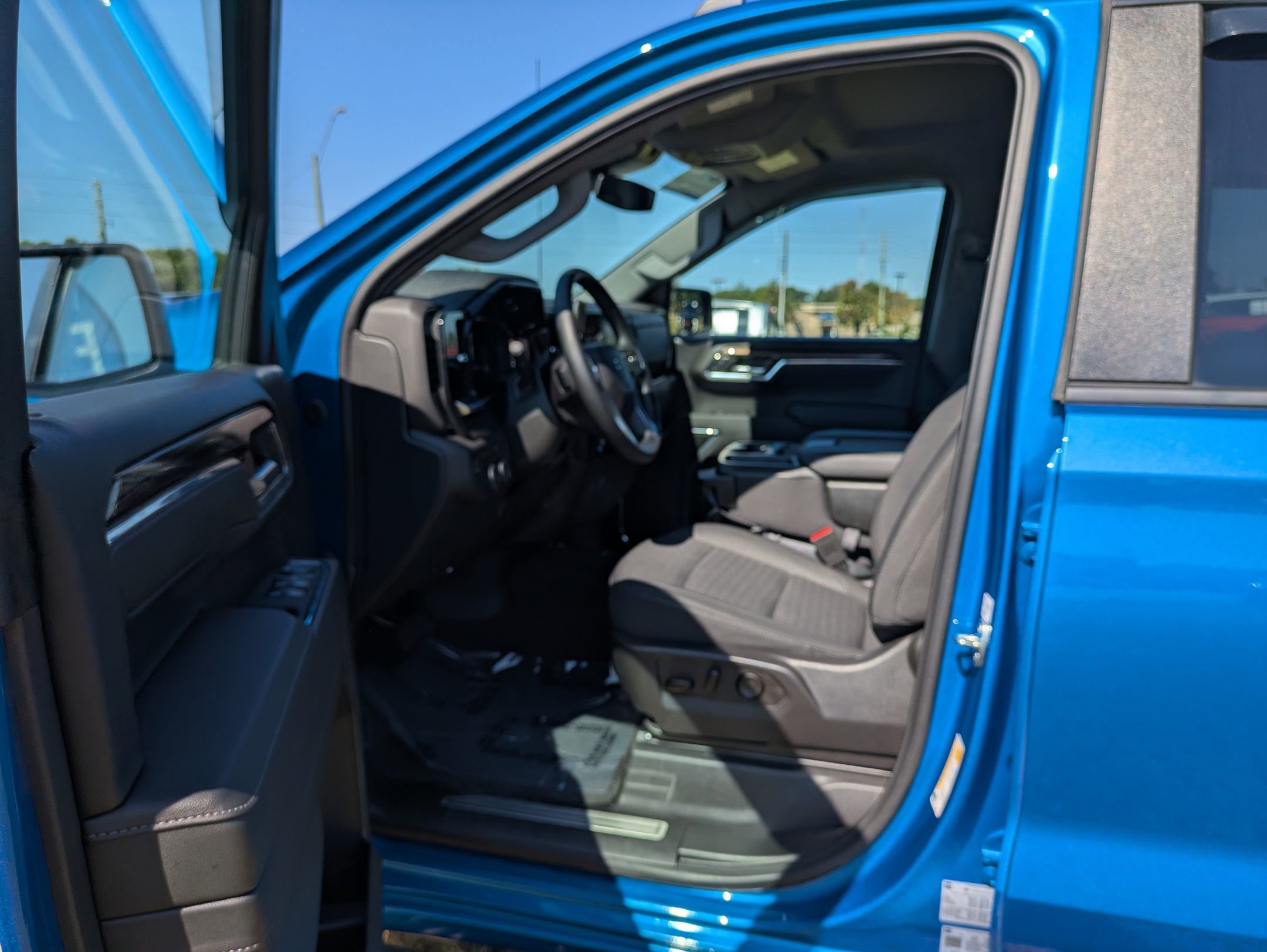 Used 2024 Chevrolet Silverado 1500 RST w/ Z71 Off-Road Package image 15