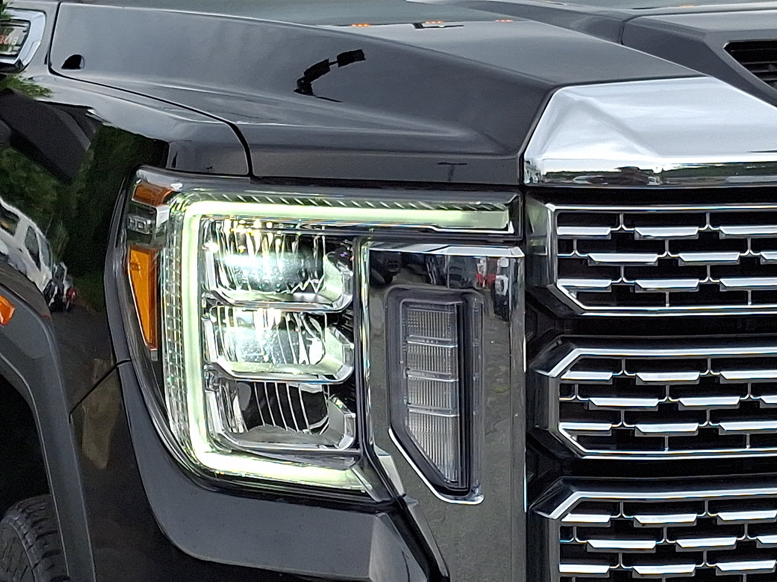 Used 2022 GMC Sierra 2500 Denali w/ Denali Ultimate Package AWD/4WD image 9