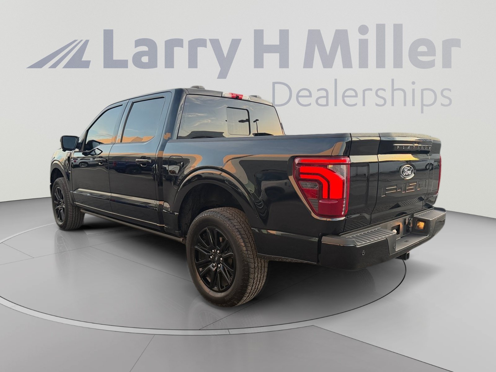 Certified 2025 Ford F150 Platinum AWD/4WD image 3