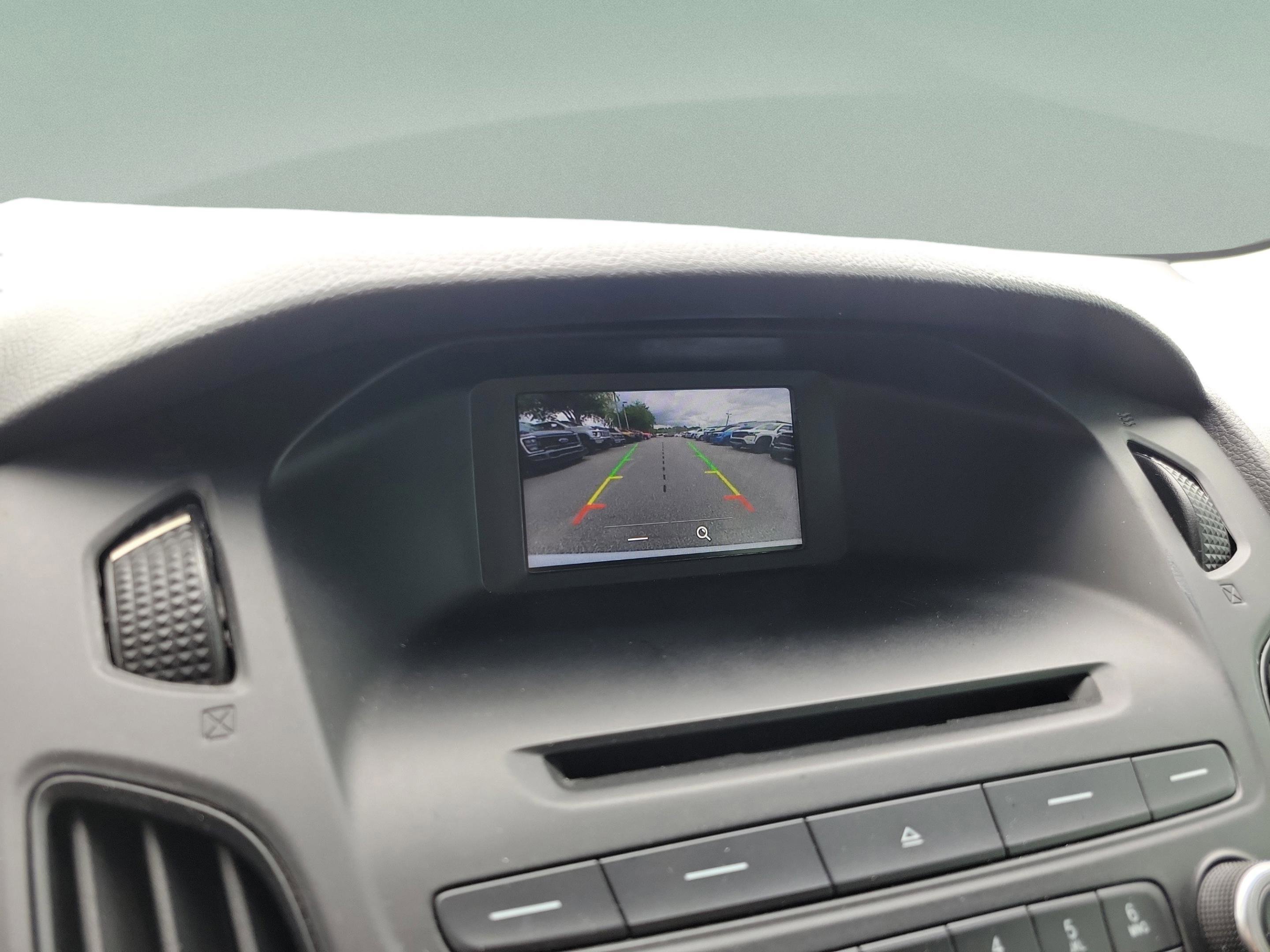 Certified 2017 Ford Focus SE FWD image 28