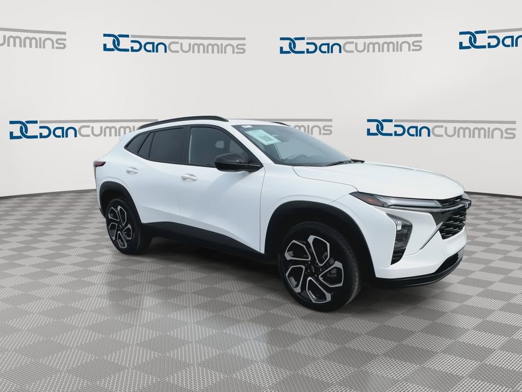 Used 2025 Chevrolet Trax RS w/ Sunroof Package image 4