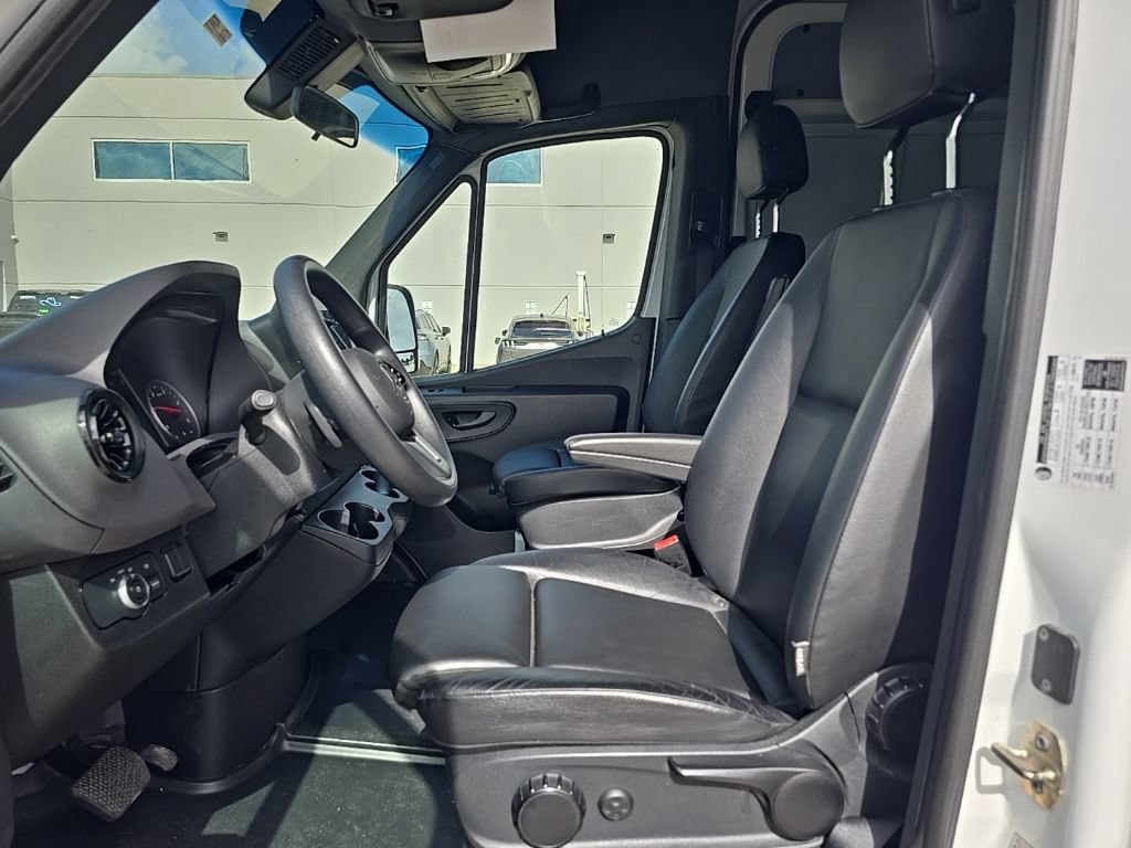 Used 2024 Mercedes-Benz Sprinter 2500 image 3