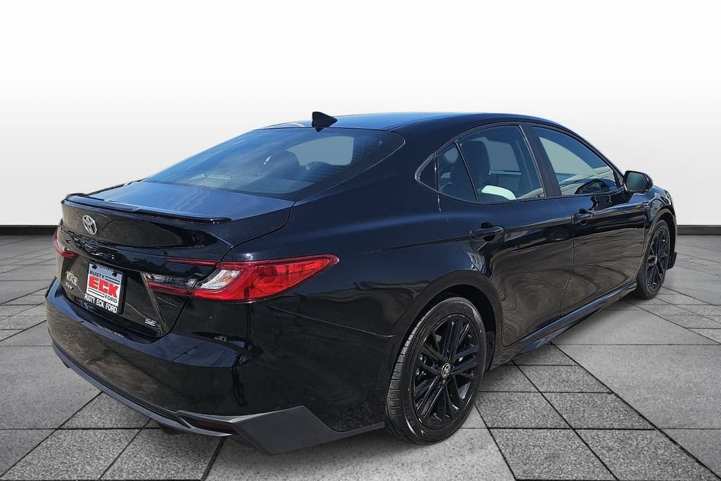 Used 2025 Toyota Camry SE FWD image 5