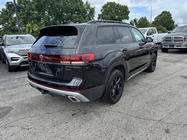 Used 2024 Volkswagen Atlas Peak Edition SE AWD/4WD image 8