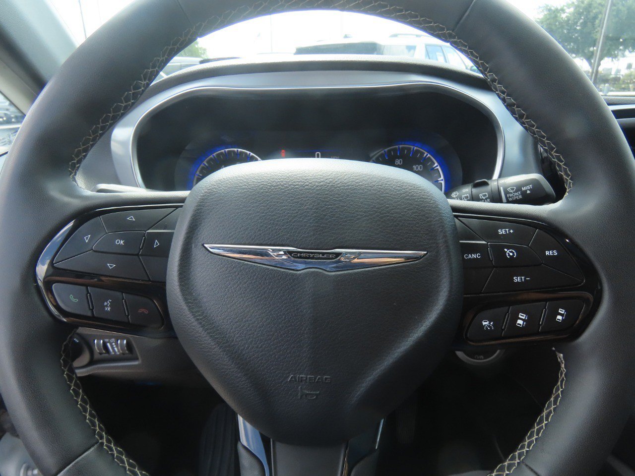 Used 2025 Chrysler Pacifica Limited FWD image 26