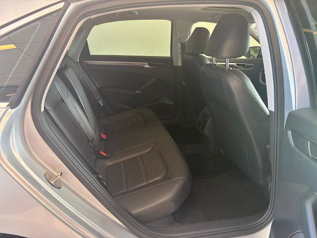 Used 2018 Volkswagen Passat 2.0T SE FWD image 9