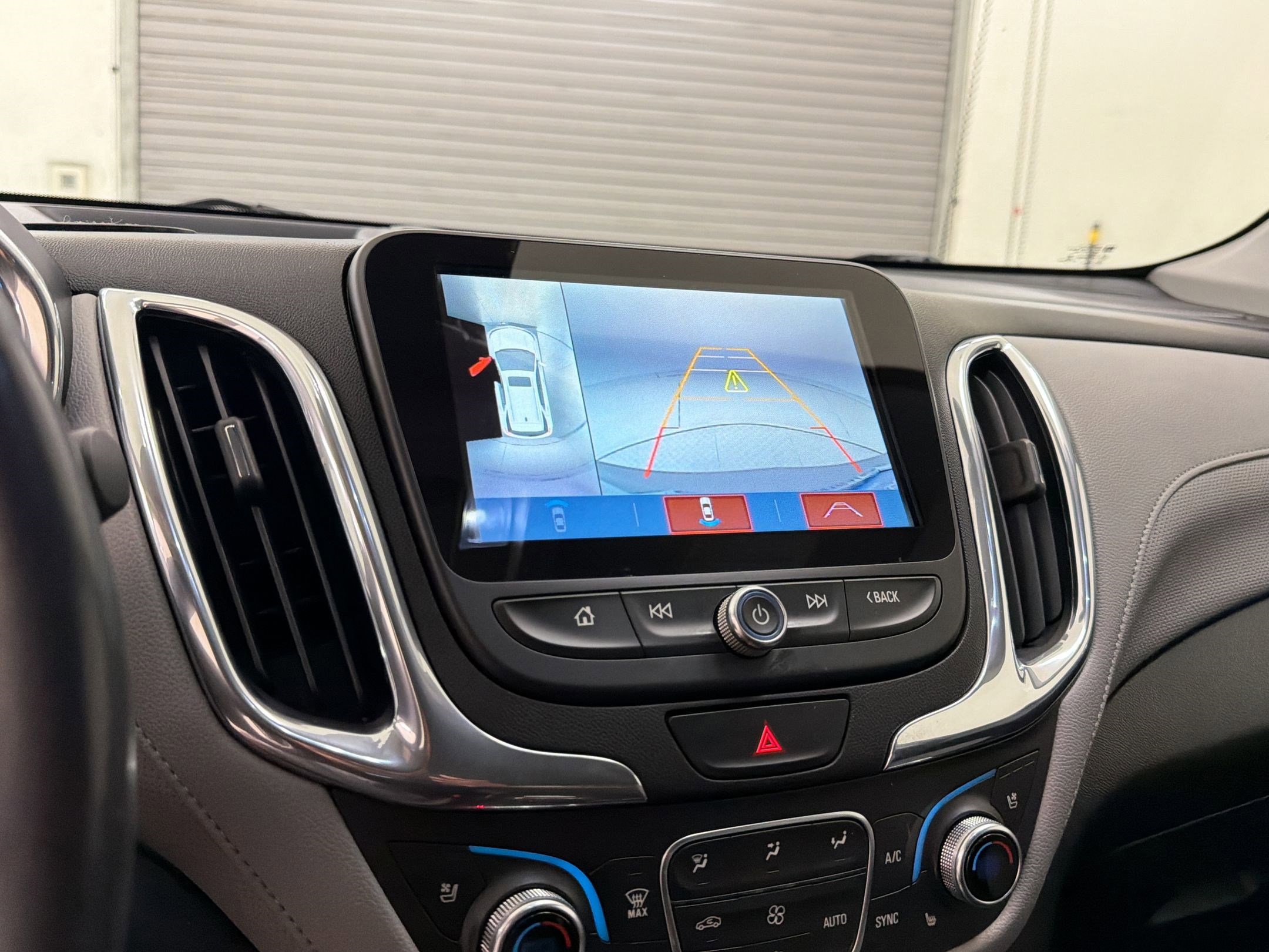 Used 2018 Chevrolet Equinox Premier AWD/4WD image 24