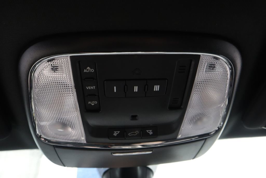 Used 2017 Jeep Grand Cherokee Limited image 35