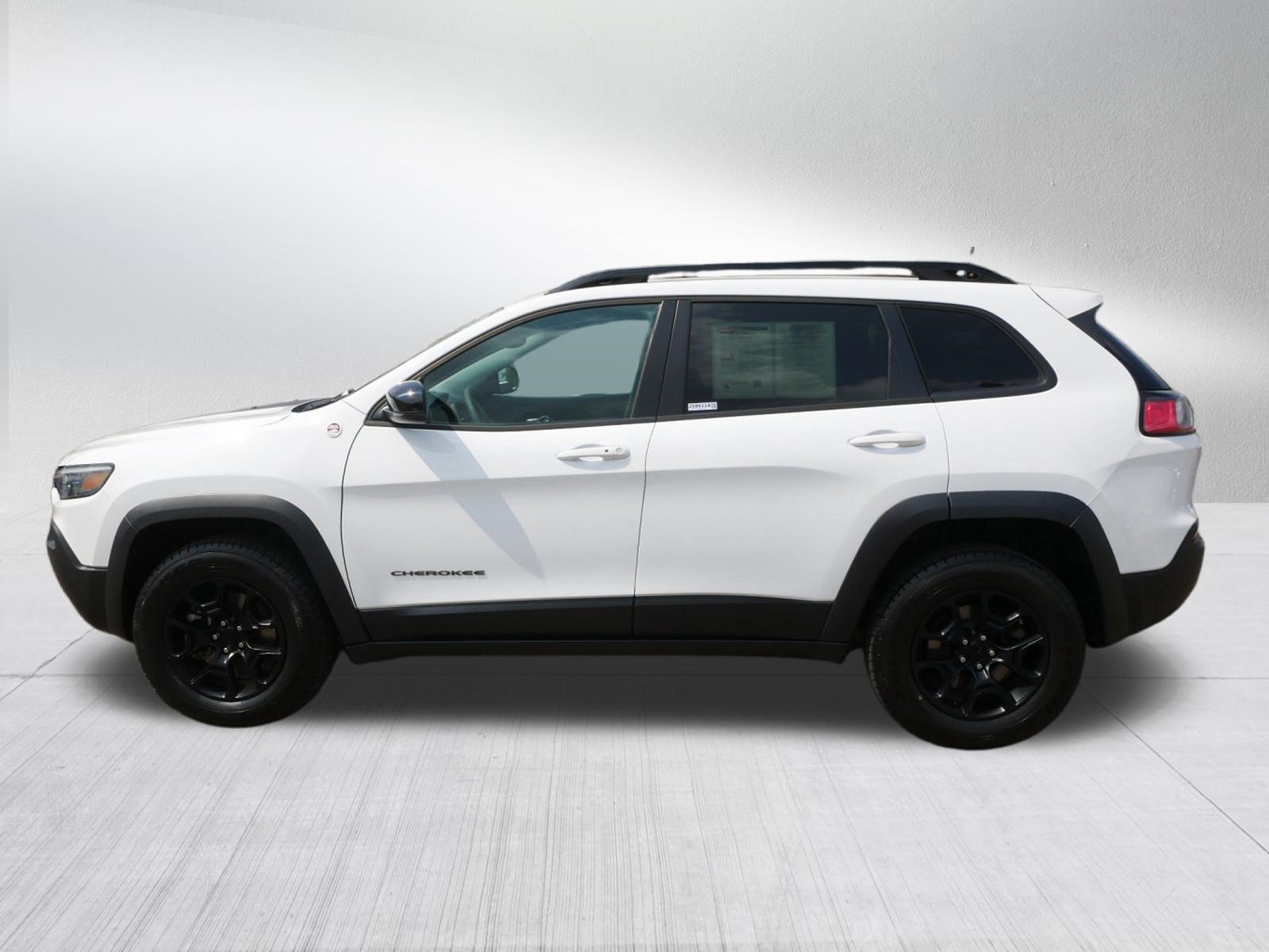 Used 2022 Jeep Cherokee Trailhawk w/ Sound & Nav Group AWD/4WD image 4