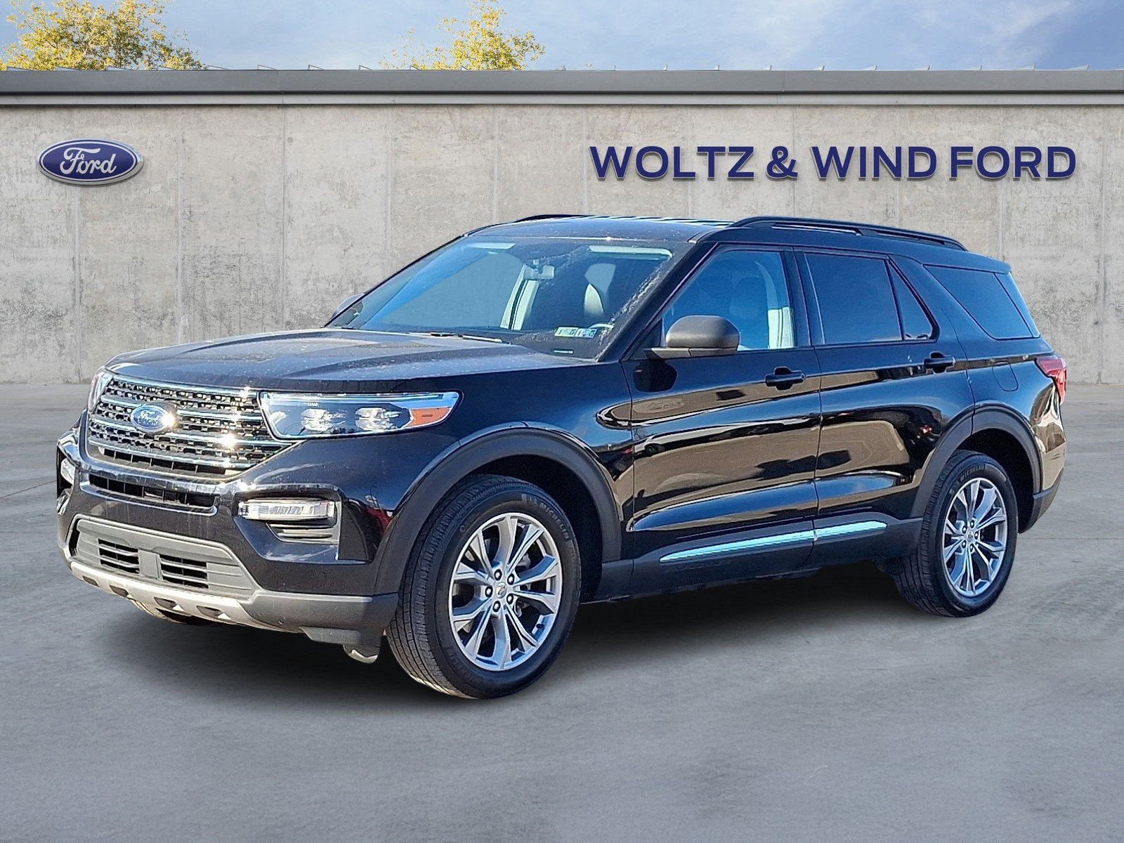 Certified 2022 Ford Explorer XLT w/ Equipment Group 202A image 6