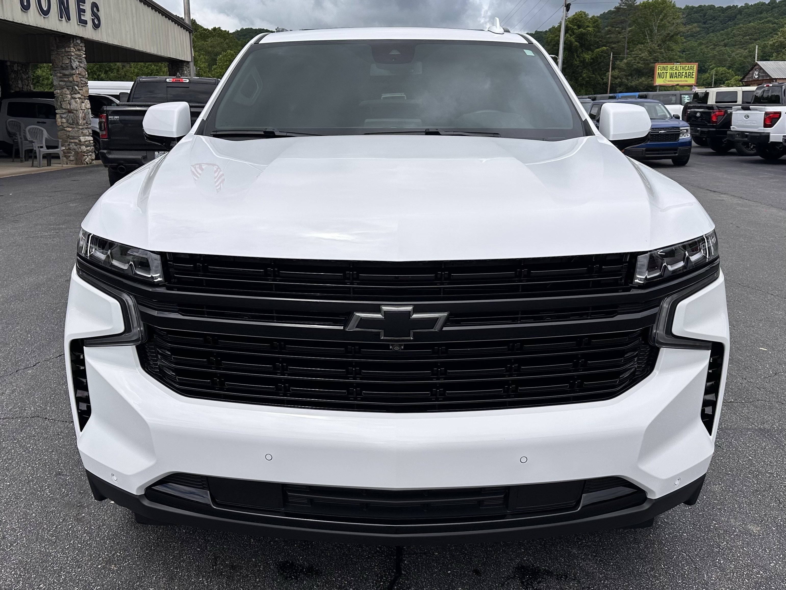 Used 2024 Chevrolet Suburban RST w/ Luxury Package AWD/4WD image 3