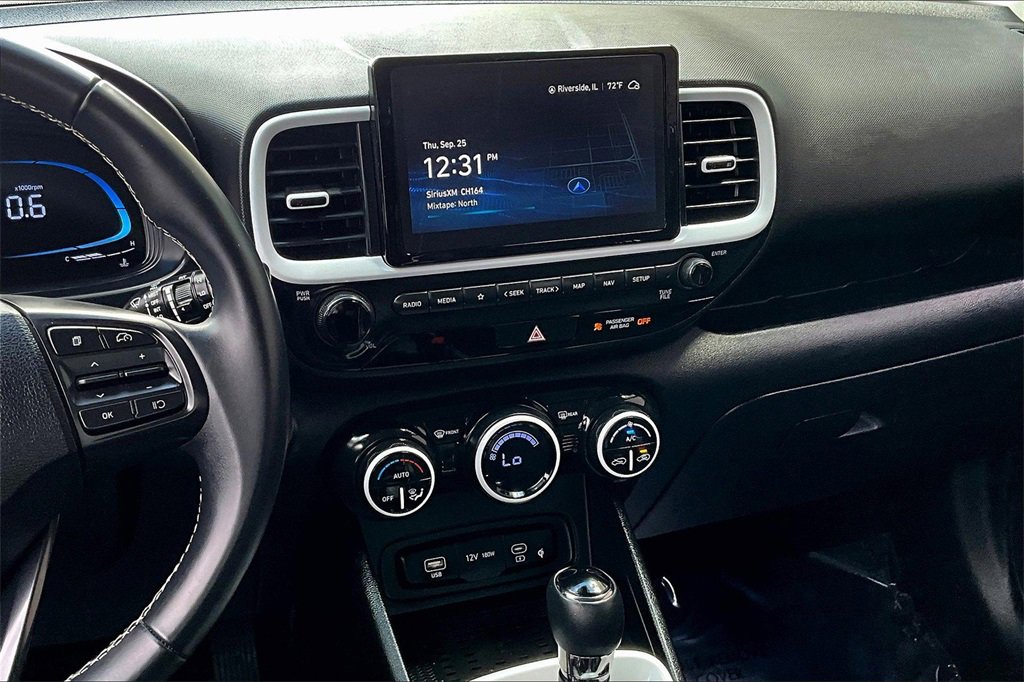 Used 2023 Hyundai Venue Limited image 6