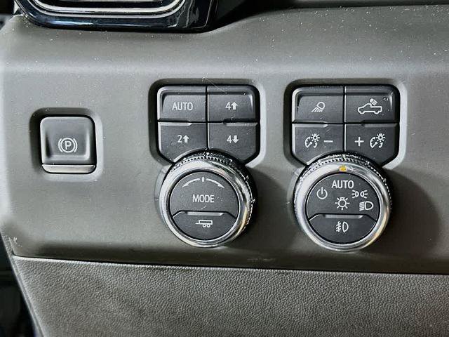 Used 2025 GMC Sierra 2500 AT4 w/ Technology Package AWD/4WD image 27