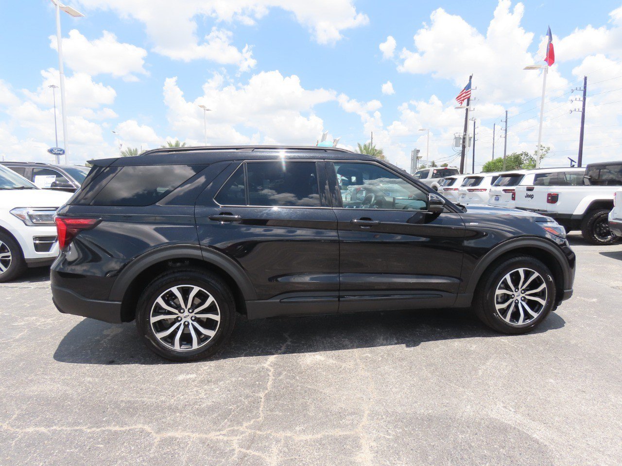 Certified 2025 Ford Explorer ST-Line AWD/4WD image 10