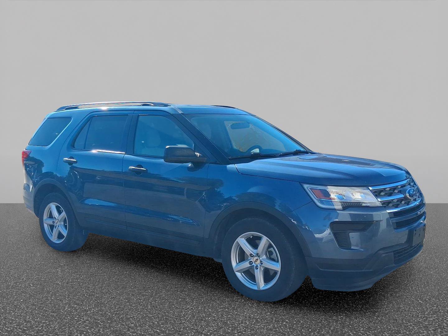 Certified 2019 Ford Explorer FWD image 2