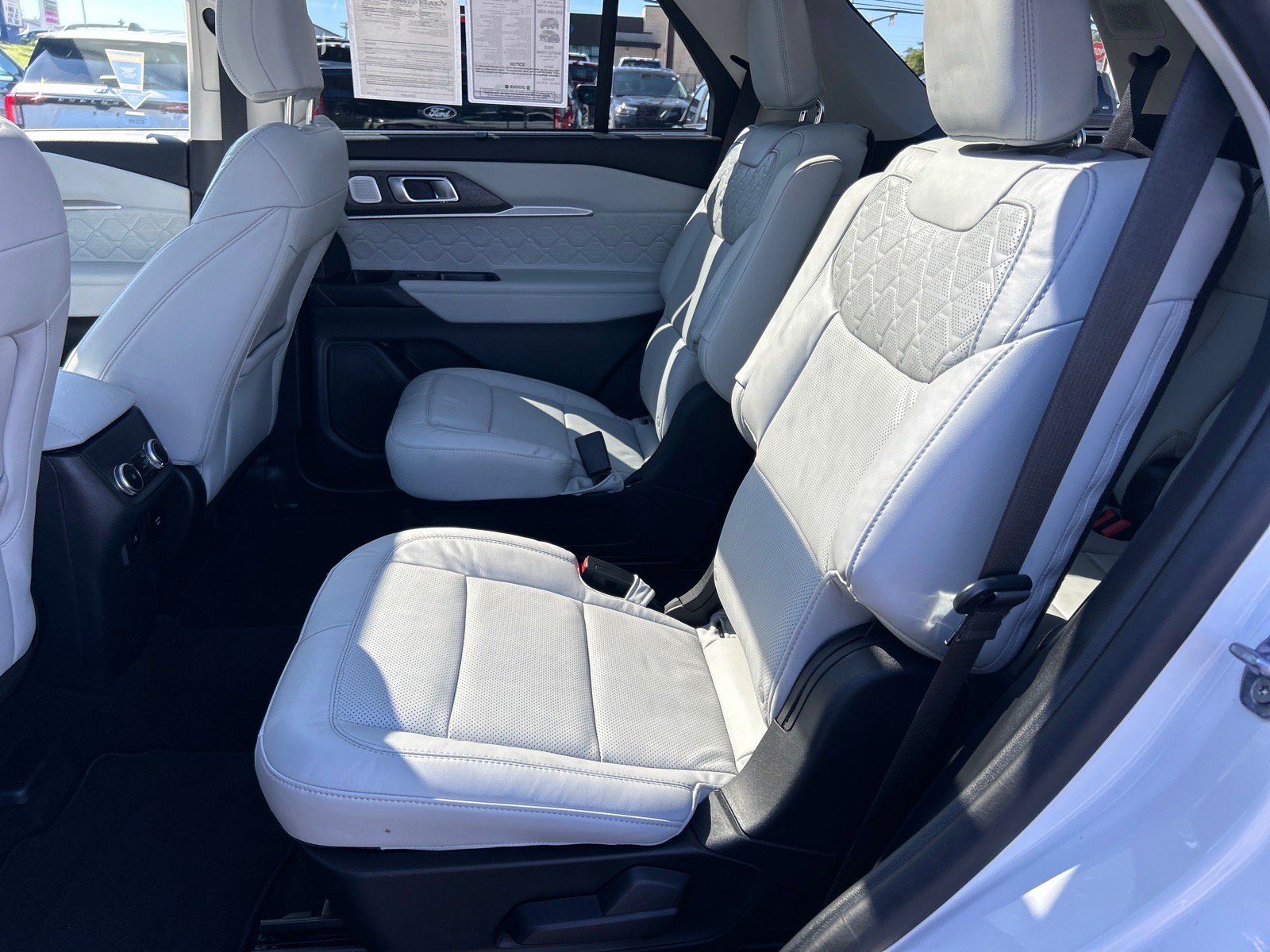 Certified 2025 Ford Explorer Platinum w/ Ultimate Package AWD/4WD image 8