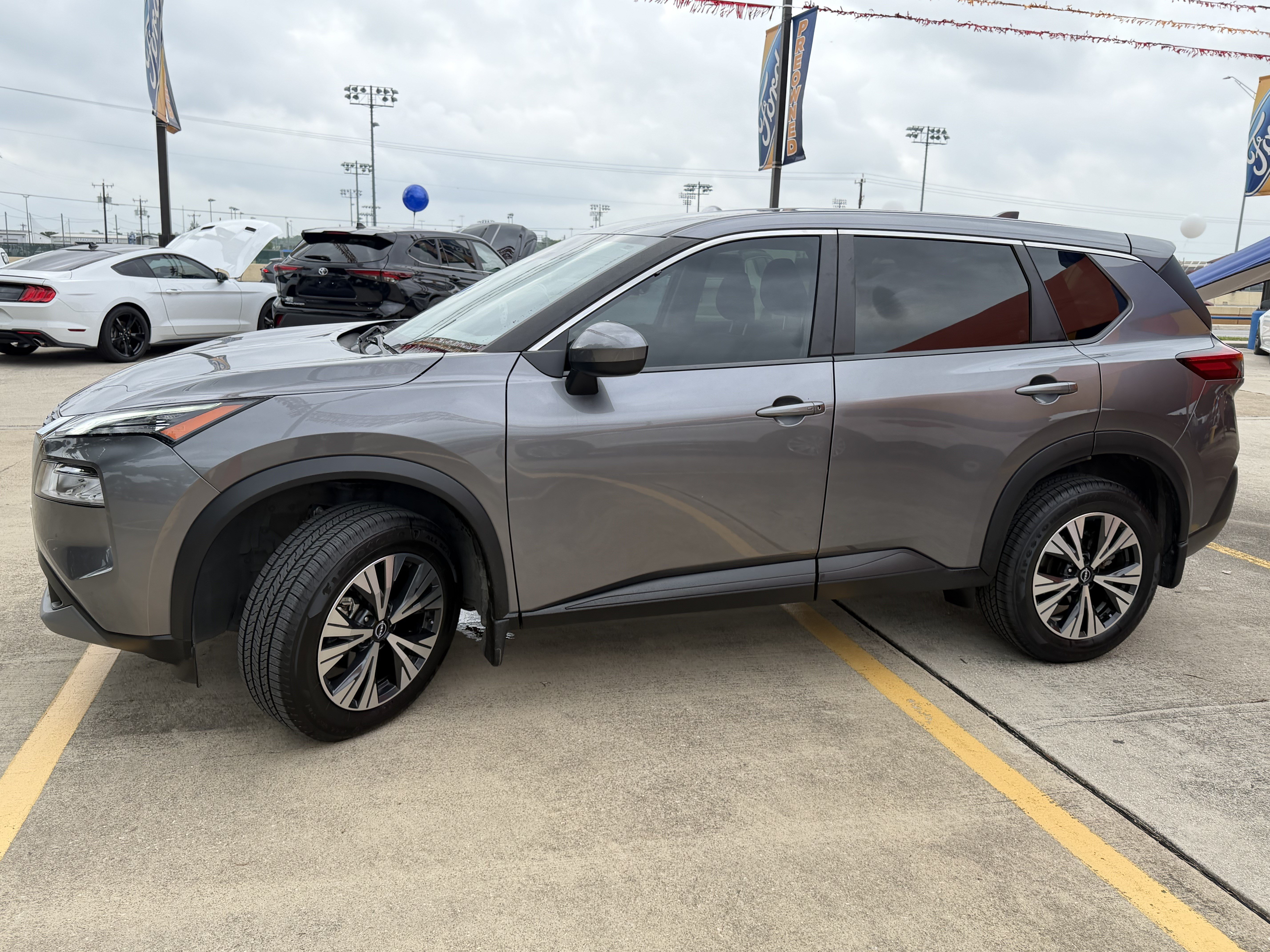 Used 2023 Nissan Rogue SV FWD image 10