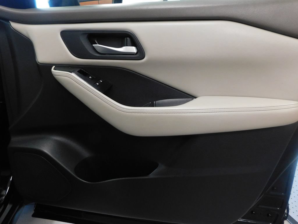 Used 2025 Nissan Rogue SV AWD/4WD image 51