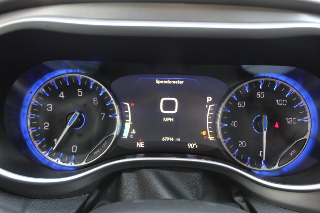 Used 2024 Chrysler Pacifica Touring-L FWD image 11