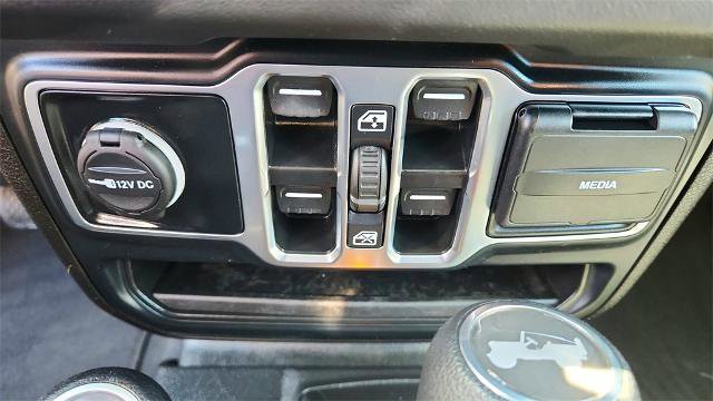 Used 2025 Jeep Wrangler Unlimited Sahara image 16