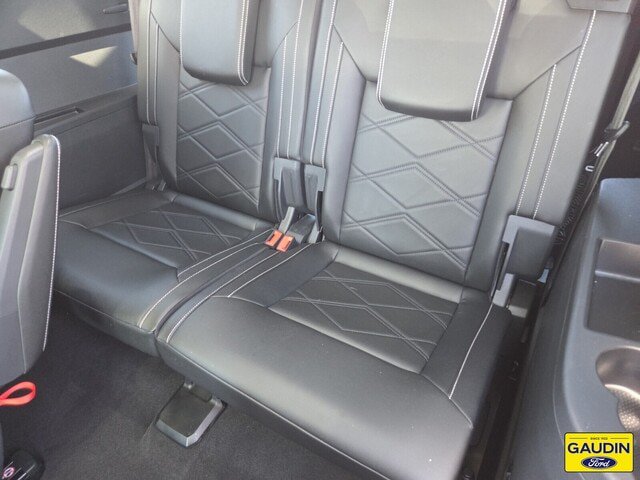 Used 2024 Volkswagen Atlas SE w/ Panoramic Sunroof Package FWD image 12