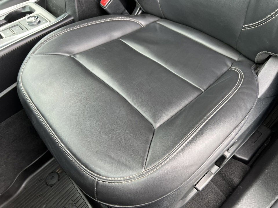 Certified 2023 Ford Explorer XLT w/ Equipment Group 202A image 18