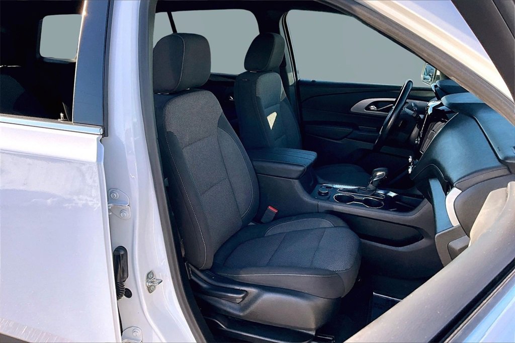 Used 2022 Chevrolet Traverse LT image 7
