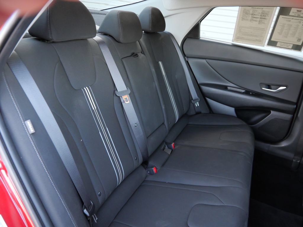 Used 2025 Hyundai Elantra SEL FWD image 12