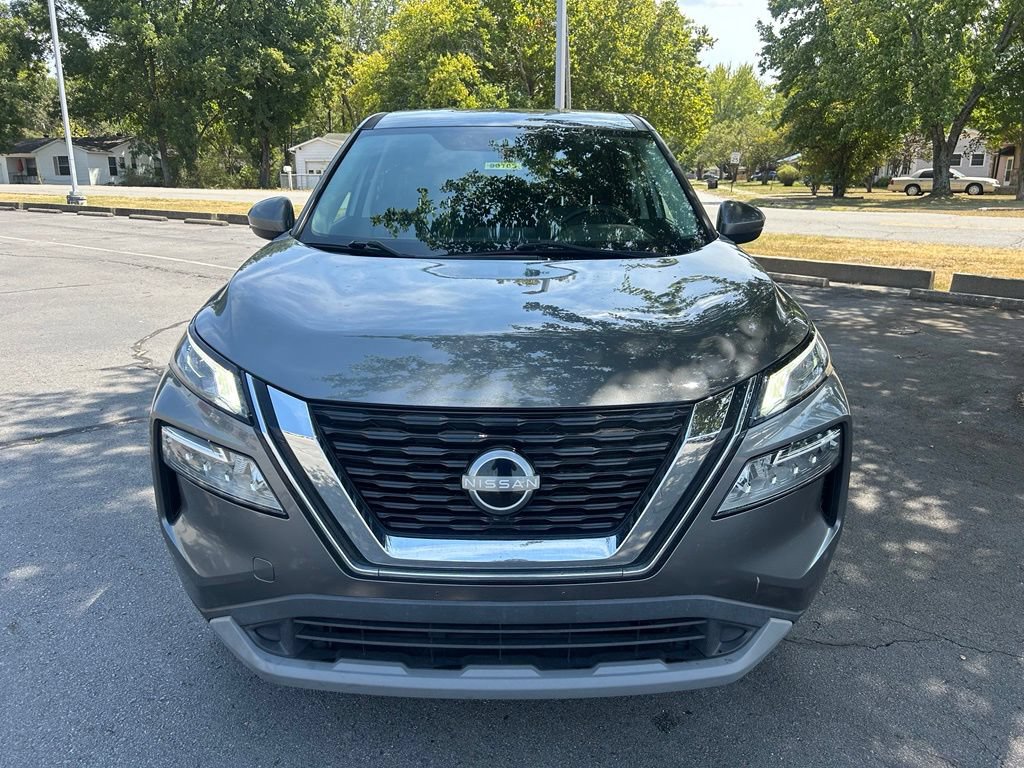 Used 2022 Nissan Rogue SV FWD image 2