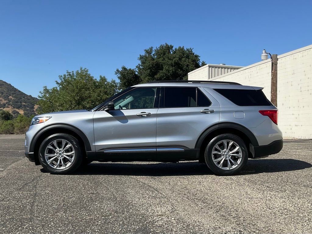 Certified 2022 Ford Explorer XLT w/ Equipment Group 202A image 6