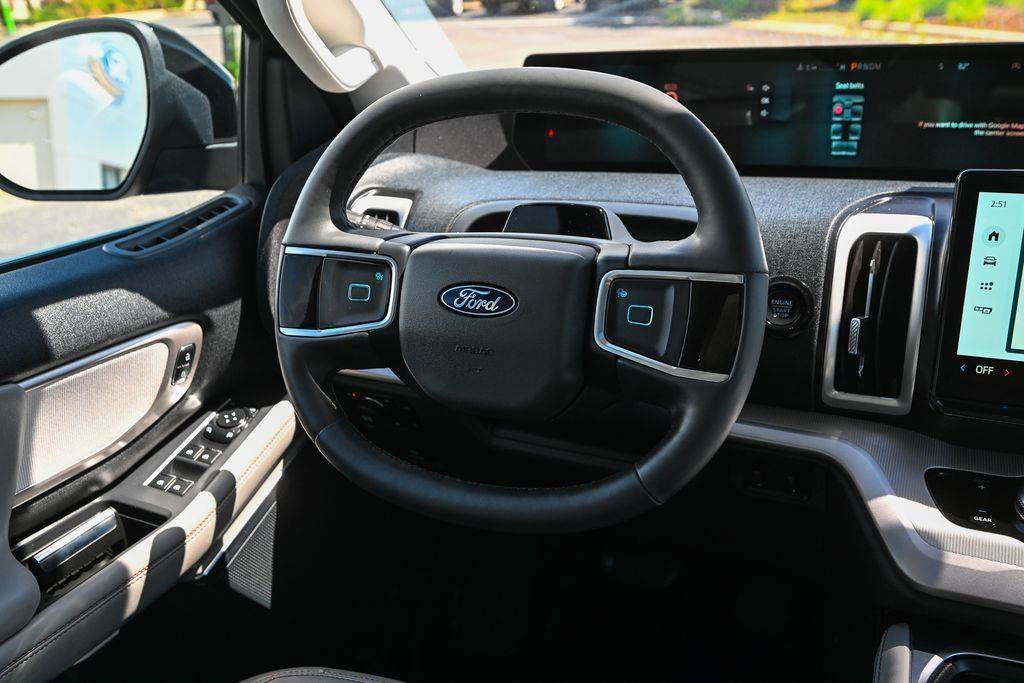 Certified 2025 Ford Expedition Active AWD/4WD image 32