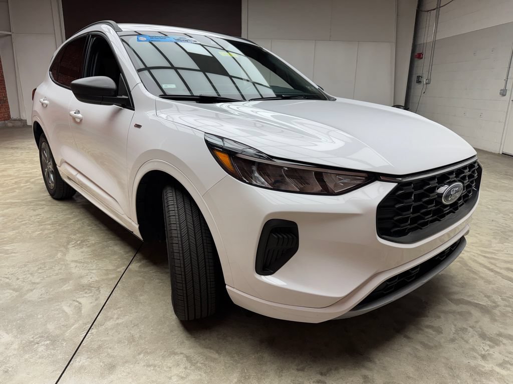 Certified 2023 Ford Escape ST-Line w/ Tech Pack #1 AWD/4WD image 5