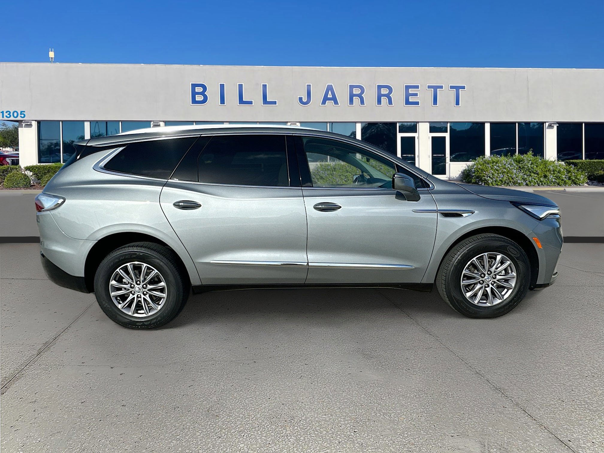 Used 2024 Buick Enclave Essence image 6