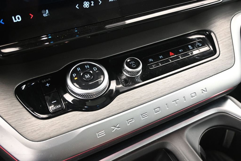 Certified 2025 Ford Expedition Platinum AWD/4WD image 18